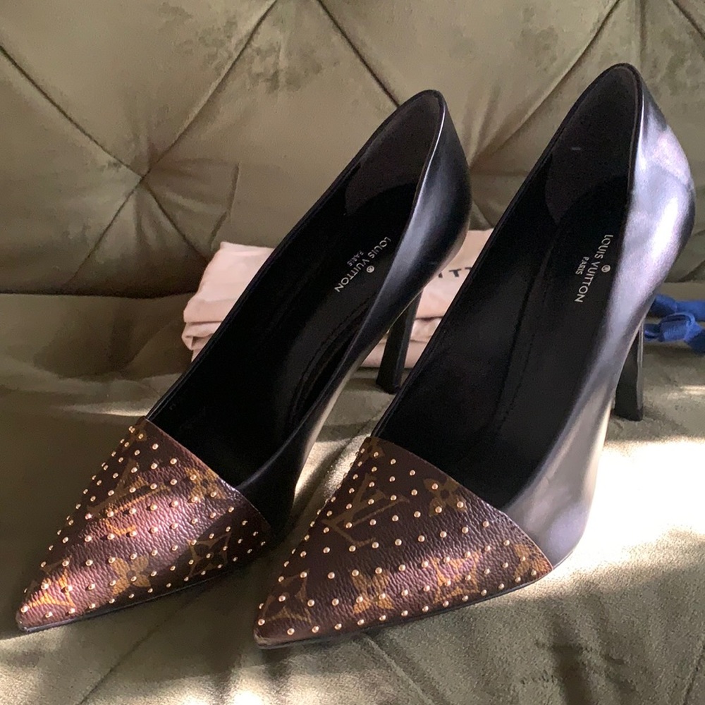 Louis Vuitton shoes in size 37.5